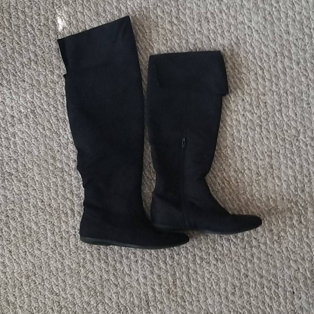 Boots - Picture 2 of 3
